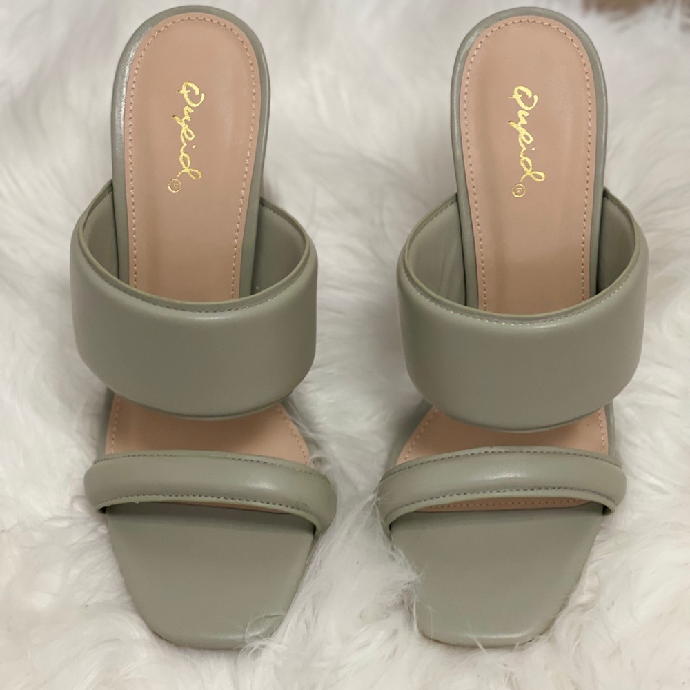 Chandler Heel - Picture 2 of 2